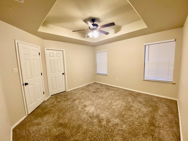 Building Photo - Two Story Townhome in New Braunfels