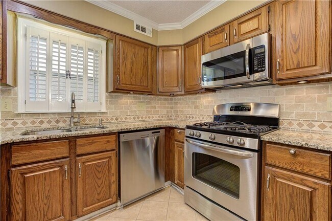 Building Photo - 60 Heartwood Dr NE