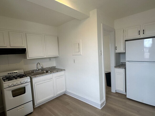Primary Photo - Bright 1 Bed Apartment- Upper Darby