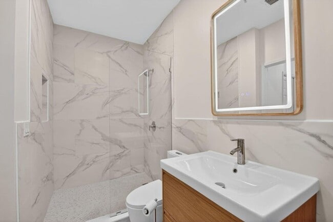 Building Photo - 695 Hibiscus St