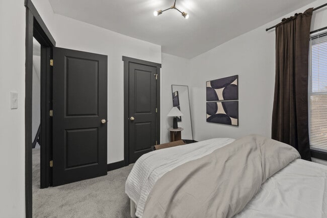 Building Photo - 286 Taylor Ave