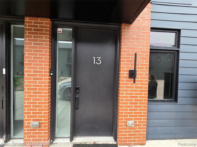 Building Photo - 1640 Bagley St