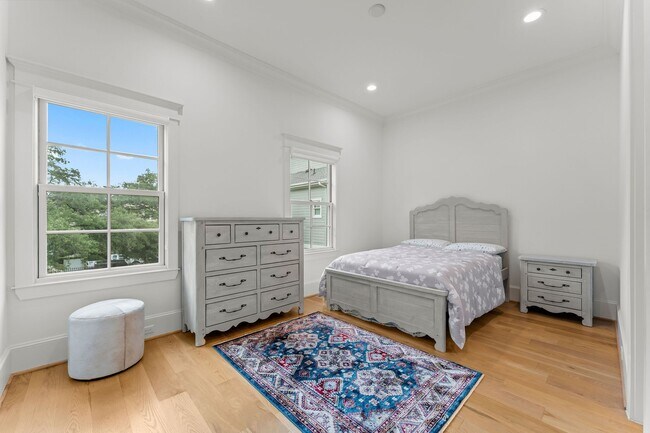 Building Photo - 426 Marshall St