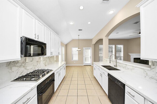 Building Photo - 22035 Emerald Run Ln