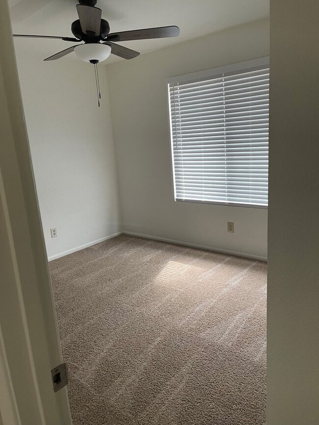 Building Photo - Higley & University single level house