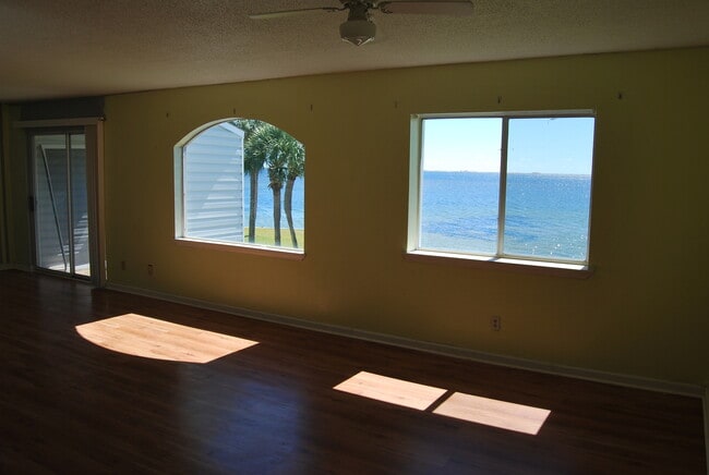 Building Photo - Bayfront Beauty with Sunset Views
