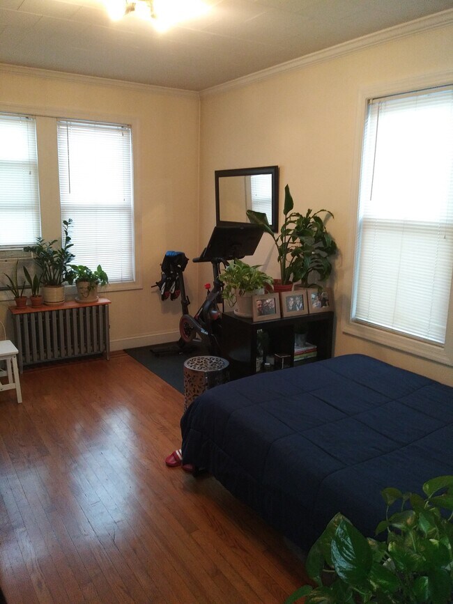 bedroom - 1738 Dekalb Ave