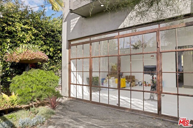 Building Photo - 2425 Clement Ave