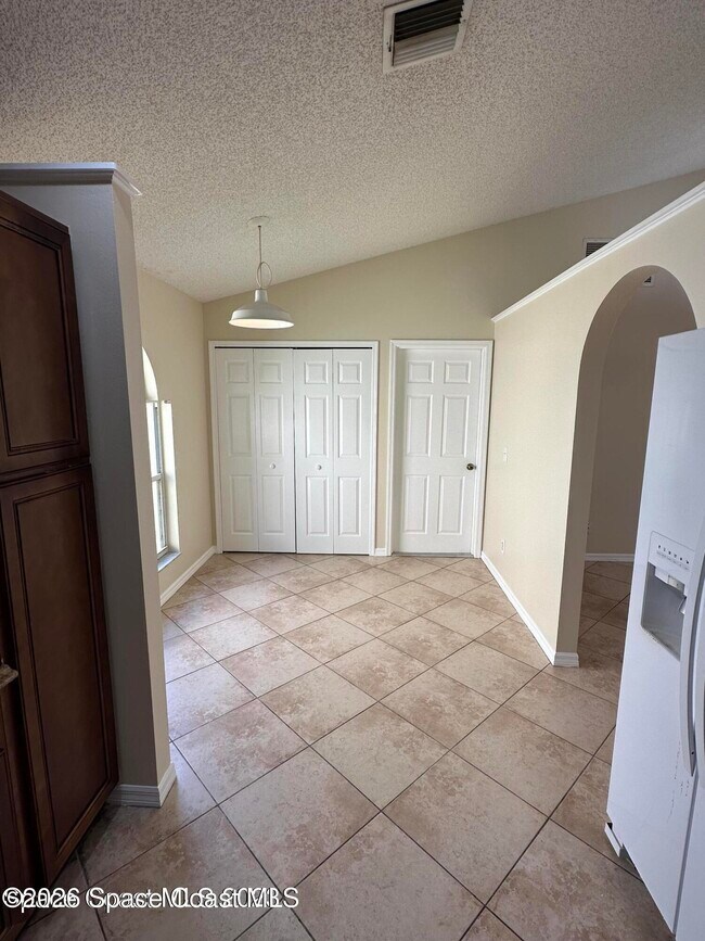 Building Photo - 2923 Pebble Creek St