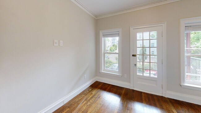 Building Photo - Charming 3 Bedroom-No Broker Fee