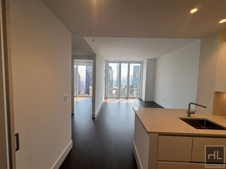 Building Photo - East 44th Street