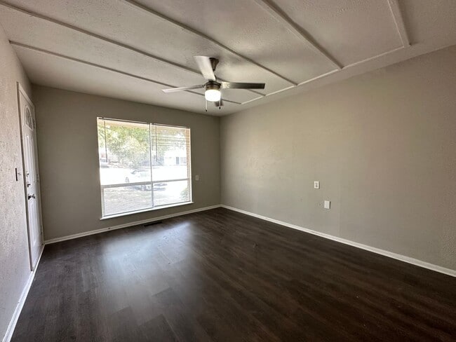 Building Photo - 6404 Waynewood Ct