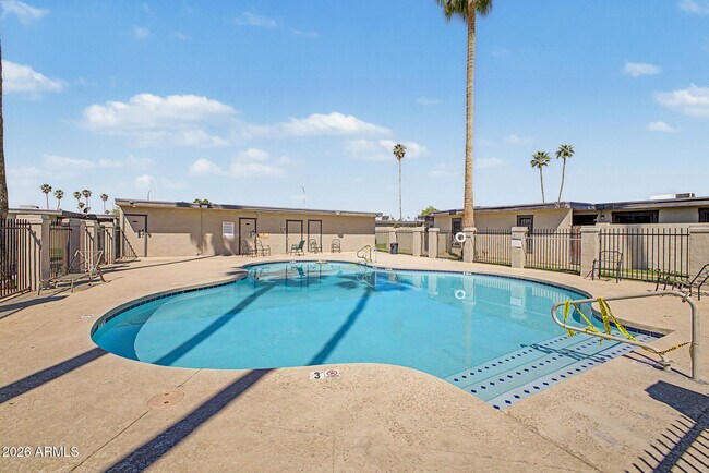 Building Photo - 830 S Dobson Rd
