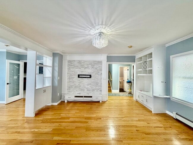 Building Photo - 305 Safford St