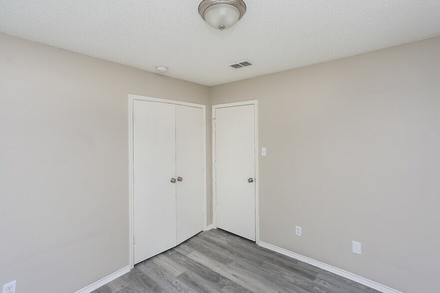 Building Photo - 8757 Garden Springs Dr