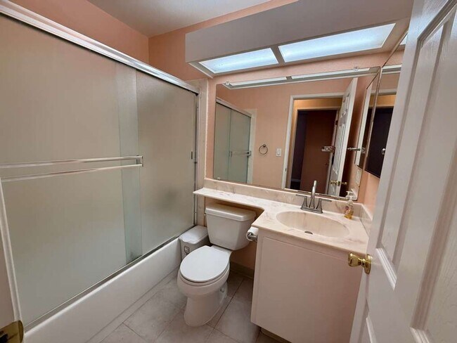 Building Photo - Bright & Spacious 3 Bedroom, 2 Bath Home in Fremont — Solar Included!