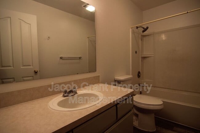 Building Photo - 2102 Stace St