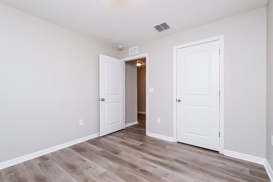 Building Photo - 11849 Valhalla Woods Dr