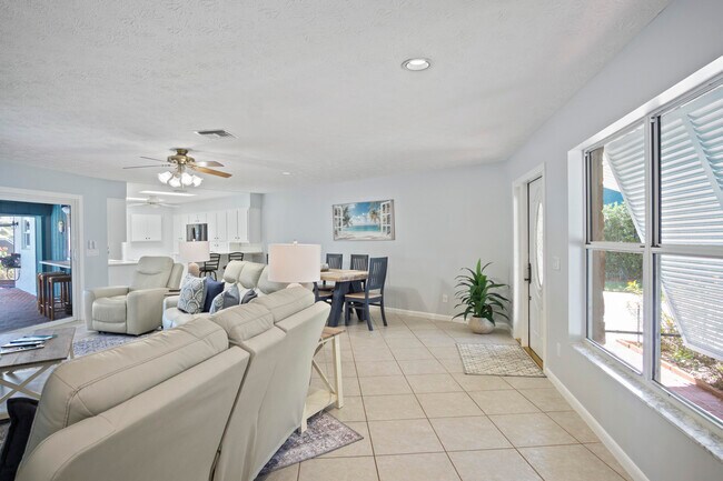 Building Photo - 1360 SW Albatross Way