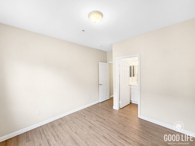 Building Photo - Beautiful 2Bd/2Ba Available In Sabre Springs