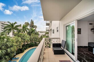Building Photo - 9700 W Bay Harbor Dr