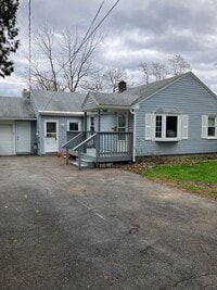 Building Photo - Updated Kitchen 3-4 bed ranch Mattydale