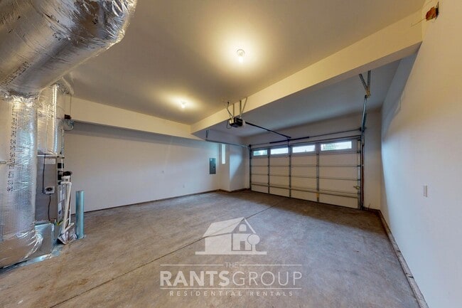 Building Photo - Easy freeway access! Newer subdivision!