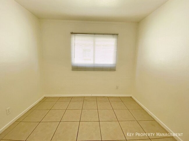 Building Photo - 1904 Rexford Dr