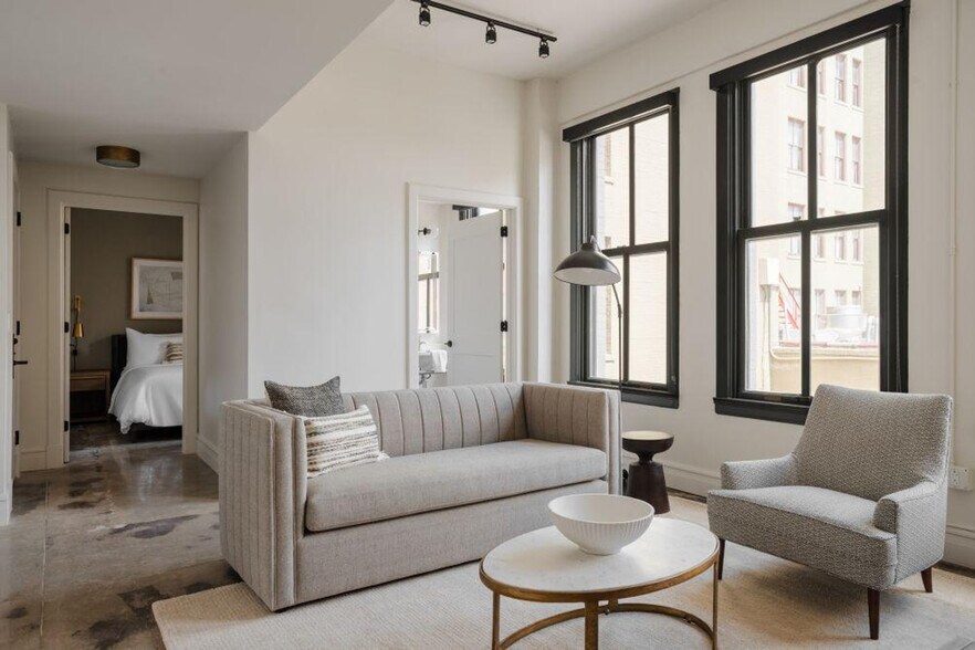 Building Photo - 505 E Travis St