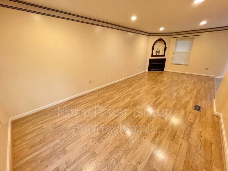 Building Photo - 304 Moosehead Dr