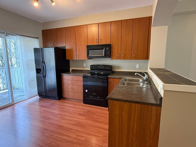 Building Photo - 2Bd/2.5Ba Redmond Townhouse