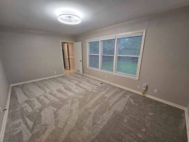 Building Photo - Midway Hollow 3 bed/2 bath Cottage Style Home