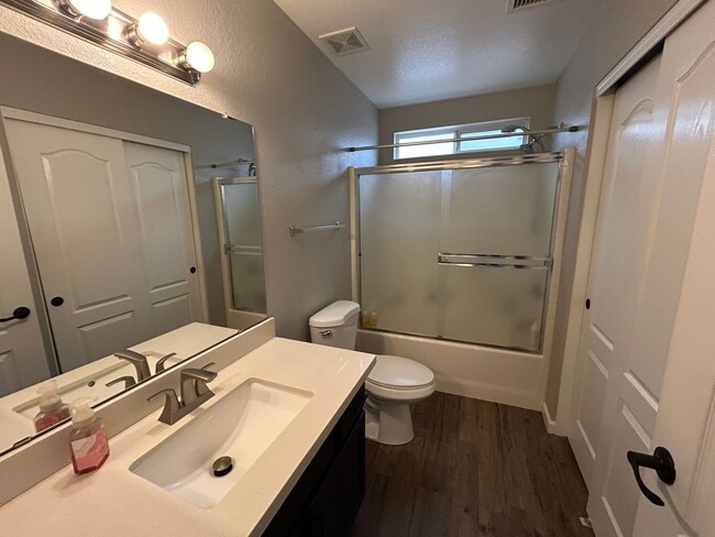 Building Photo - 14658 W Marcus Dr