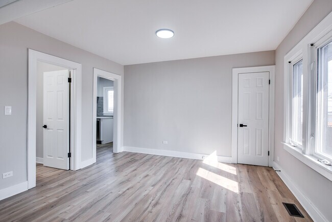 Building Photo - 1520 N Prairie Ave