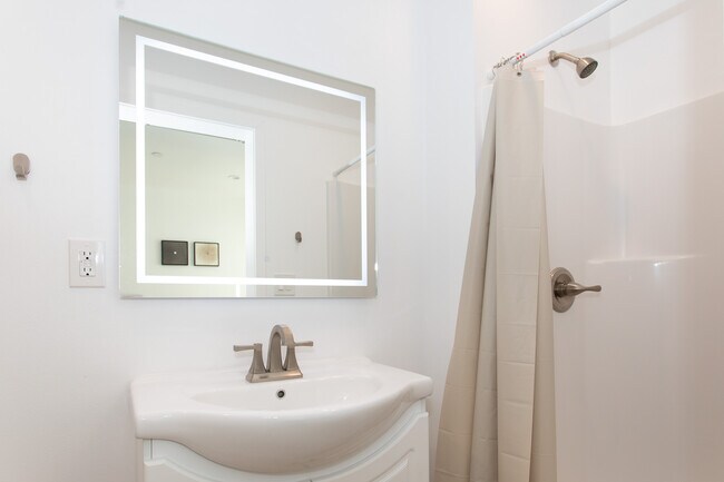 private bathroom - 1603 W 35th St