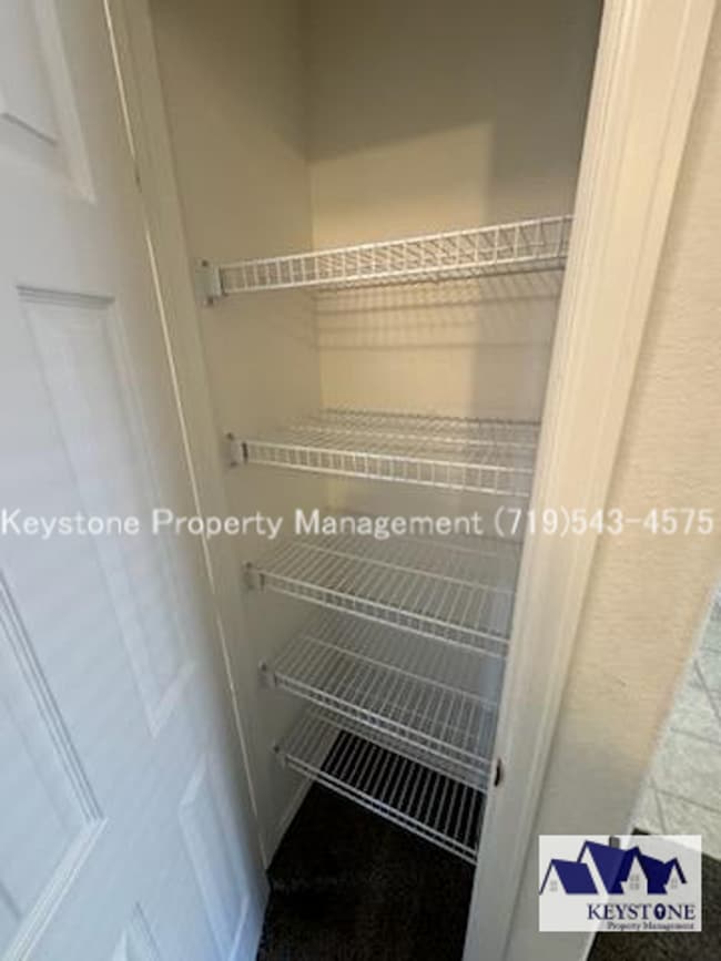 Building Photo - South side Domega Home 3 Bedroom/2 Bath/2 Car Garage $1850/$1850