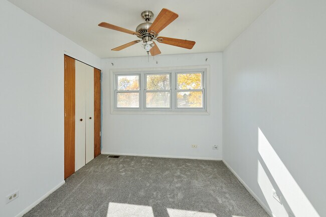 Building Photo - 1613 Hartmann Dr