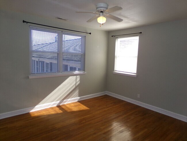 Building Photo - 2527 Miller Park Cir