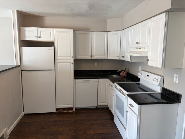 Building Photo - Renovated 3 Bed Twin Home for Rent