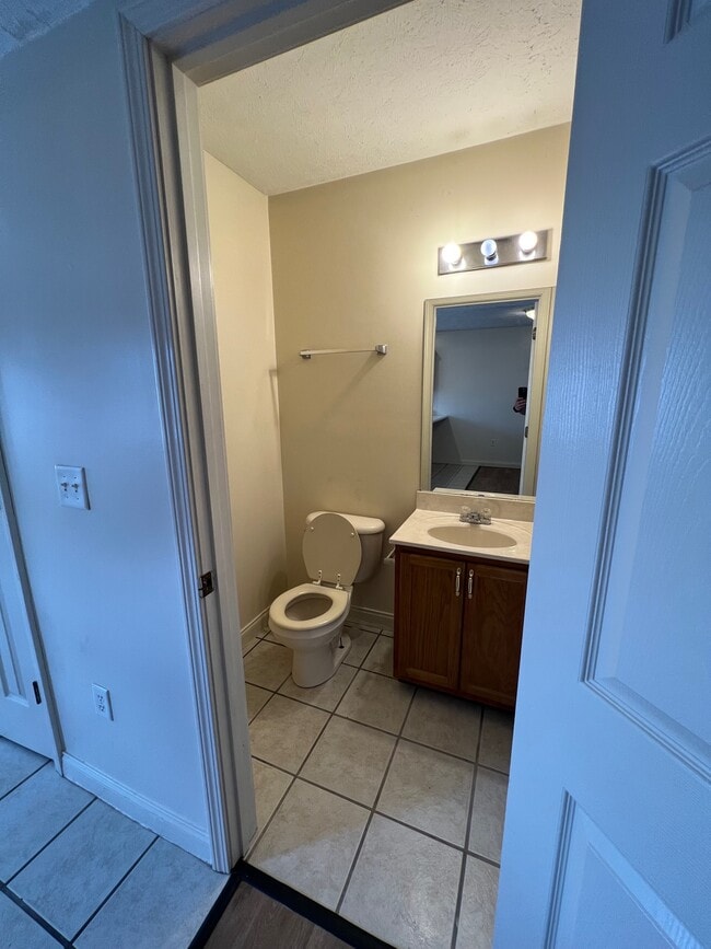 Building Photo - 24 Jade Ct