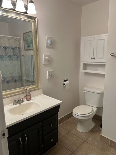 Building Photo - 5545 Hew Wood Dr
