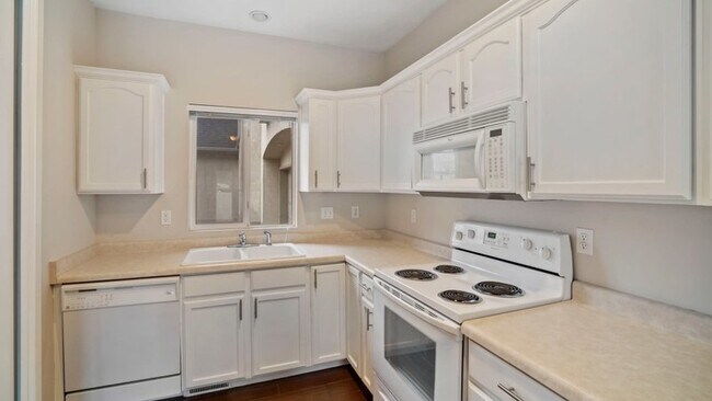 Building Photo - 10828 Wynview Ln