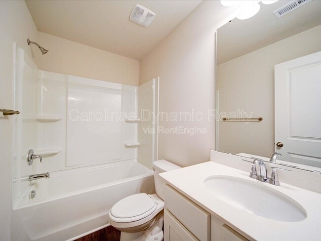 Building Photo - 916 S Battleground Ave