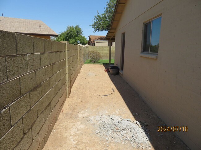 Building Photo - Centrally Located Family Home for Rent
