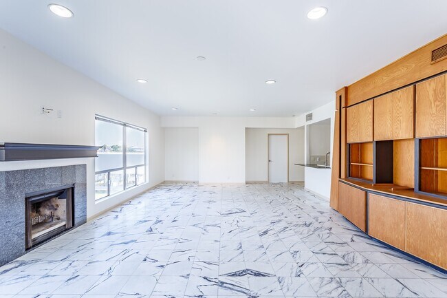 Building Photo - 1302 Marina Bay Dr