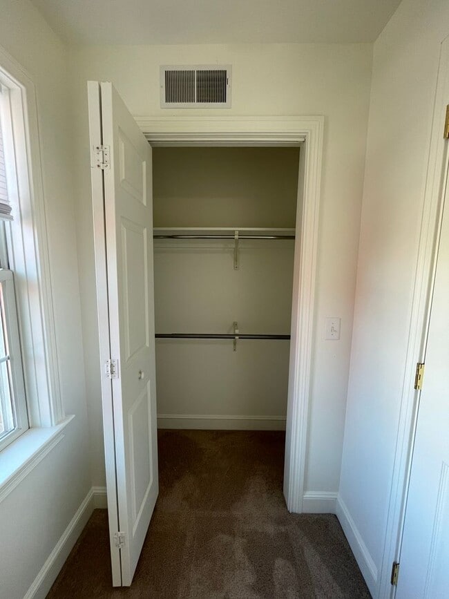 Building Photo - 3 Bedroom Townhome in Lancaster!