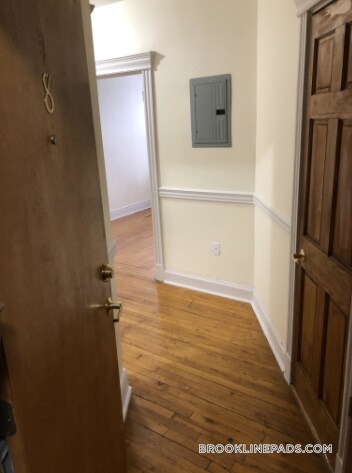 Building Photo - 352 Riverway