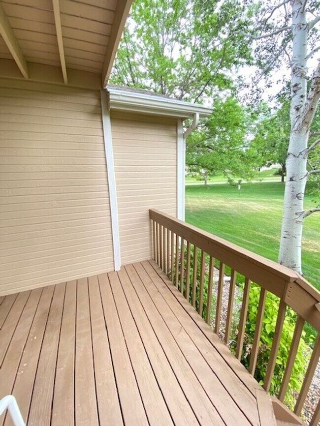 Building Photo - Large 3 Bedroom, 2.5 Bath Townhome with 2 car attached garage in Northwest Loveland, CO