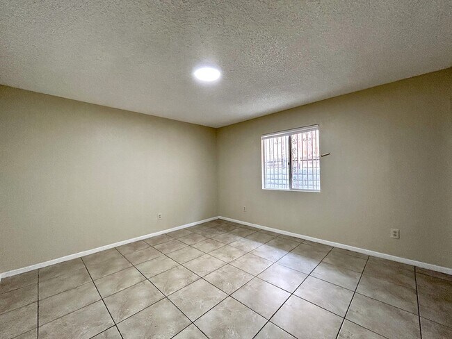 Building Photo - AVAILABLE NOW!!! !! UNFURNISHED 3 Bedroom 2 Bath Pool Home in Desert Hot Springs!