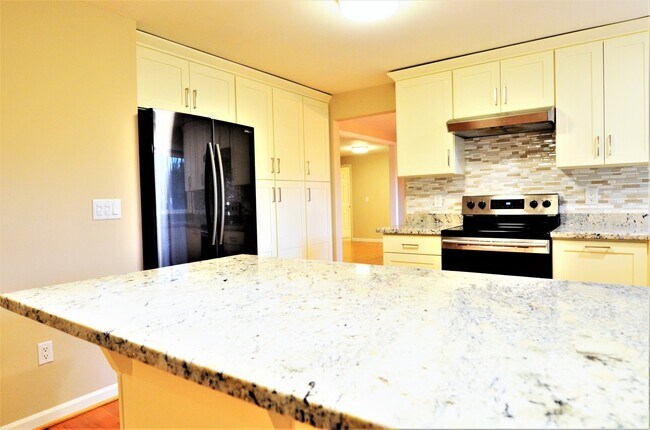 Building Photo - 1814 Whitman Ct NE